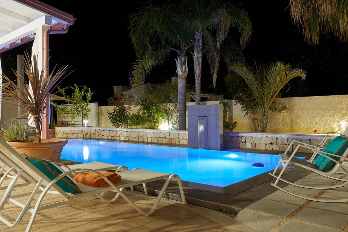 Villa Zamia Con Piscina Santa Maria Del Focallo Exterior foto
